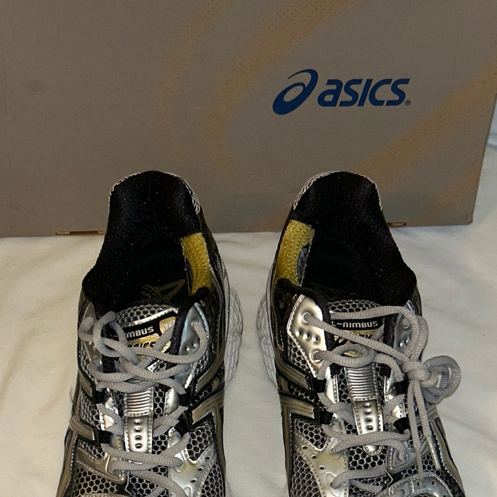 ASICS Size 13 Men’s Silver and Black Nimbus Athletic Shoes with Yellow Accent